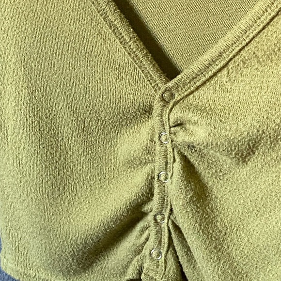 Me to We Green Crop Top - Picture 3 of 4